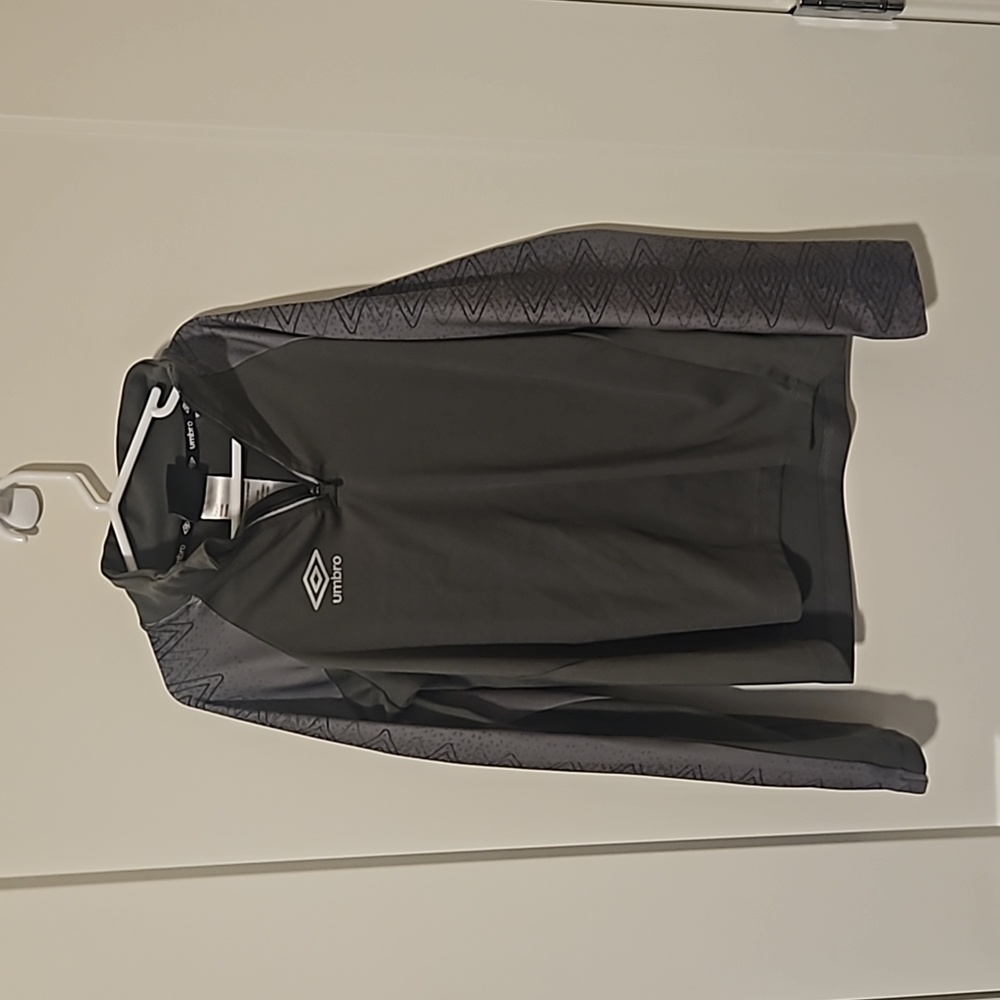 Umbro gray half-zip performance top, kids size med